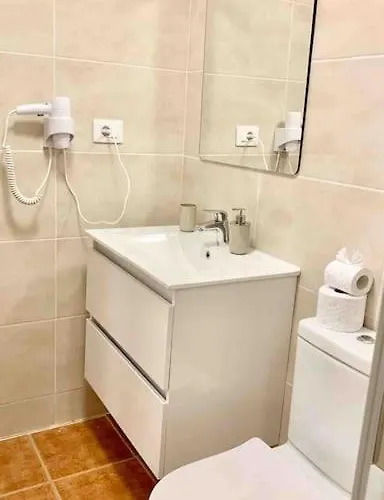 Lovely Near The With Pool & Wifi Apartamento