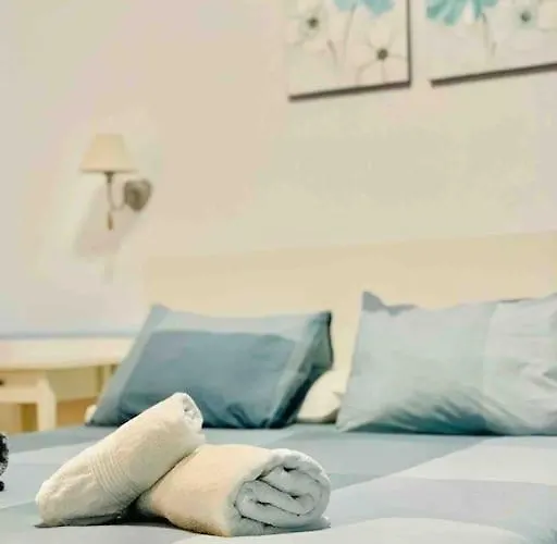 Apartamento Lovely Near The With Pool & Wifi