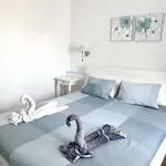 Lovely Near The With Pool & Wifi Apartament