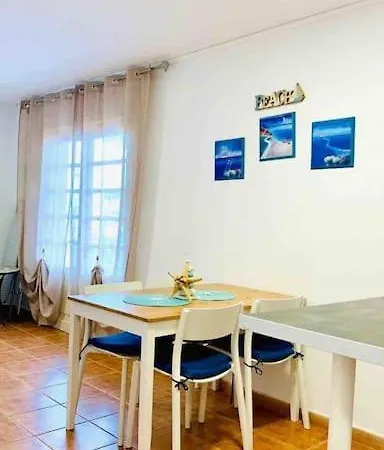 Lovely Near The With Pool & Wifi 아파트 *