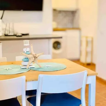 Lovely Near The With Pool & Wifi Apartament