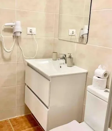 Lovely Near The With Pool & Wifi Apartman