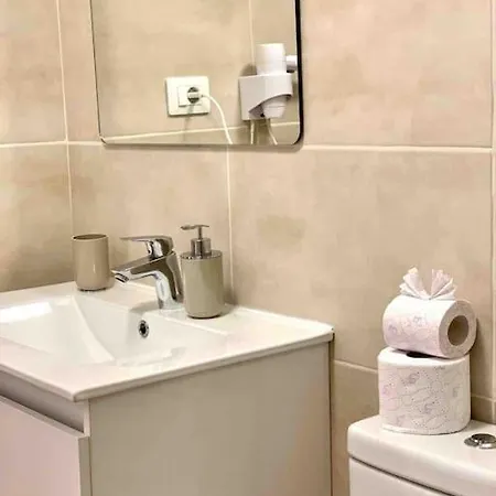 Lovely Near The With Pool & Wifi *