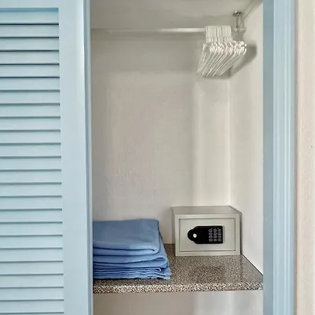 Lovely Near The With Pool & Wifi Apartman